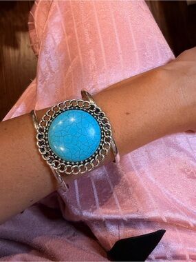 Vintage Southwestern Silver Cuff Bracelet with Turquoise Stone